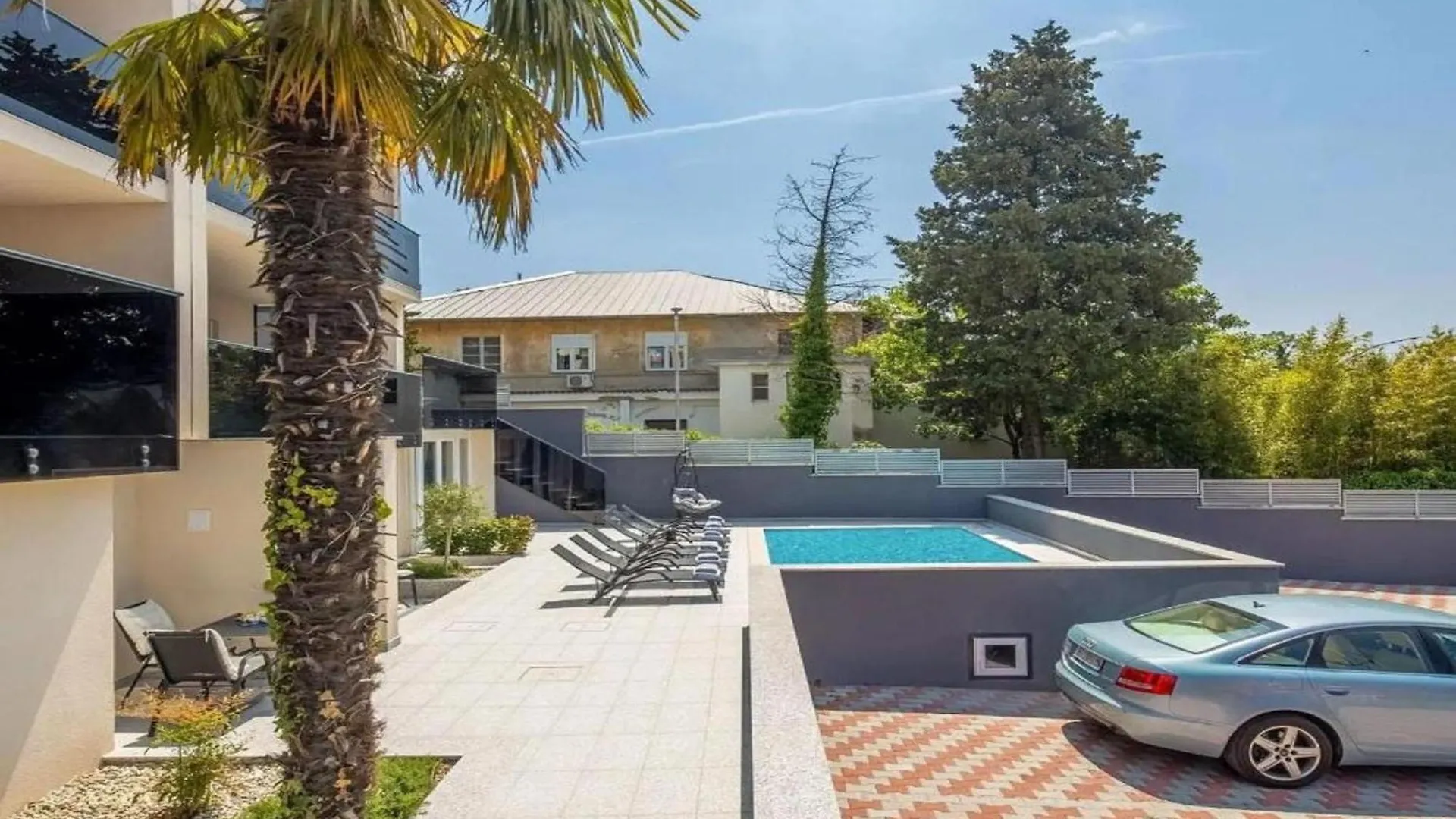 Modern Home With Balcony And Swimming Pool Crikvenica Appartement