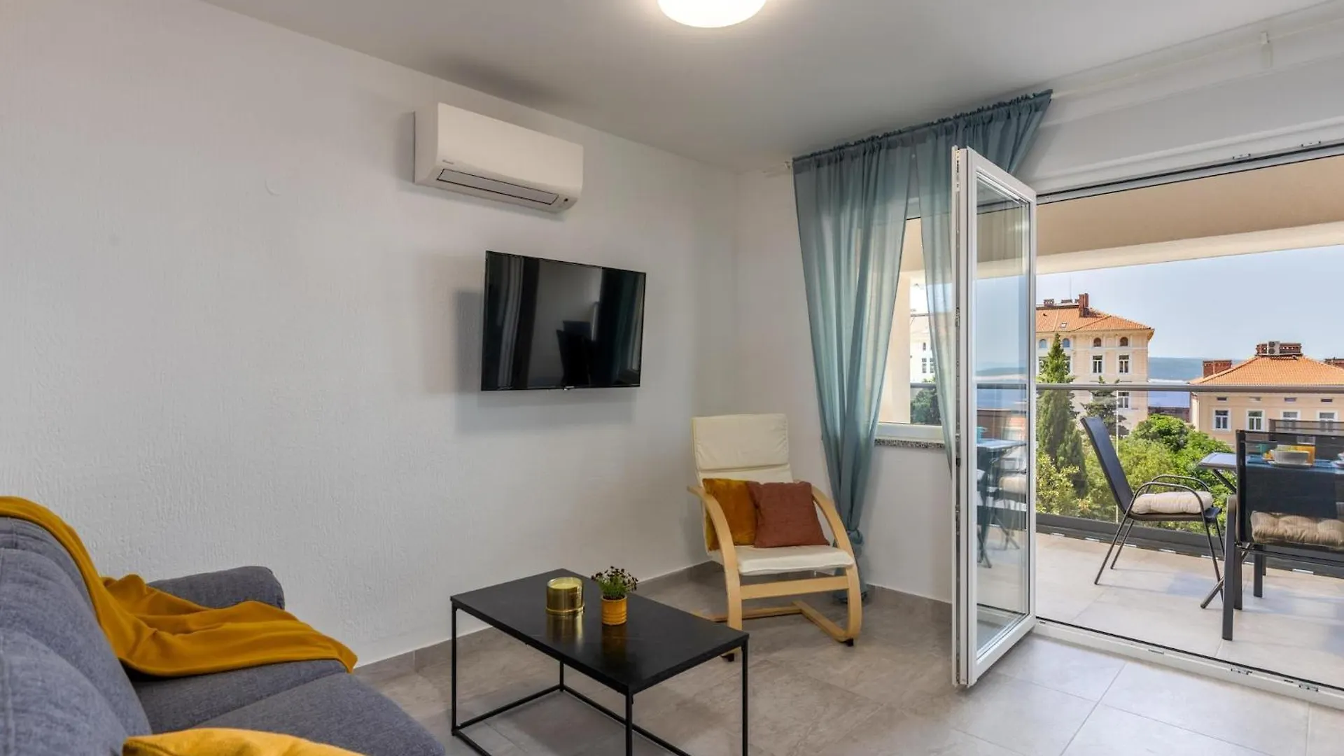 Modern Home With Balcony And Swimming Pool Crikvenica Apartment