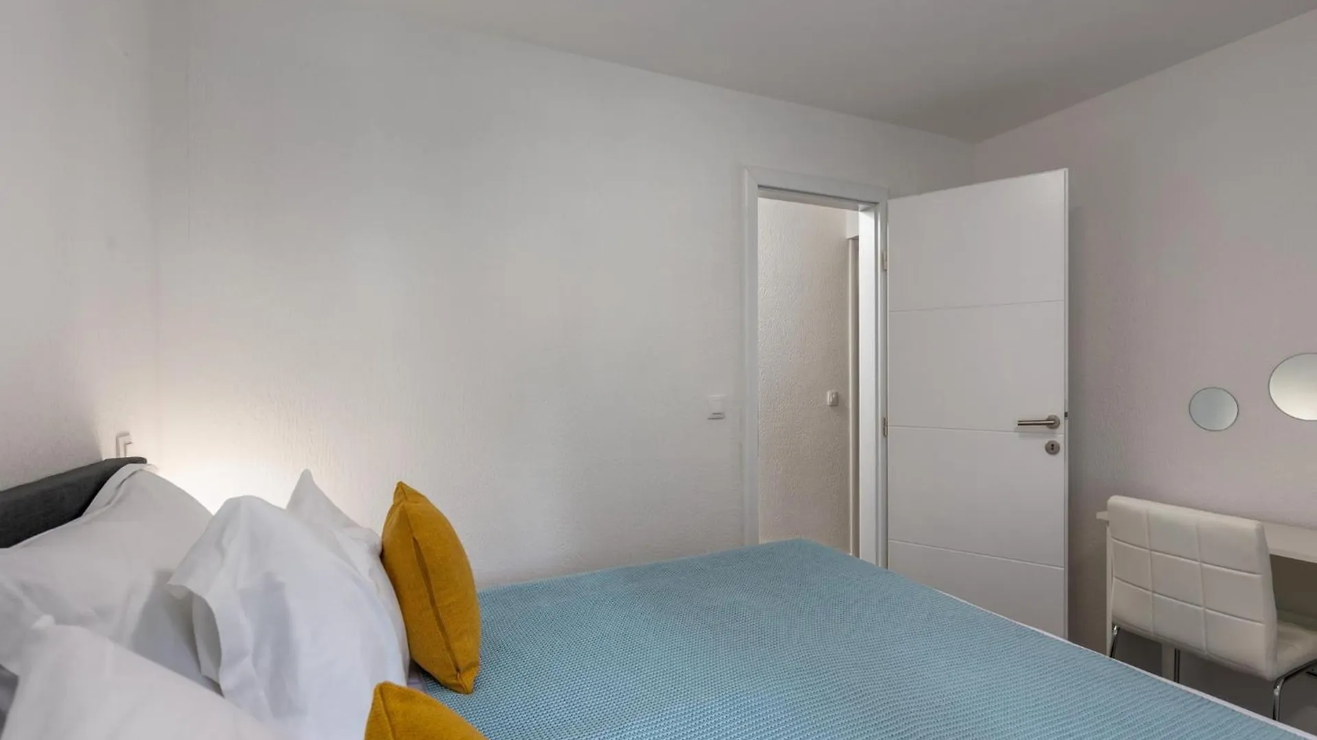 Modern Home With Balcony And Swimming Pool Crikvenica