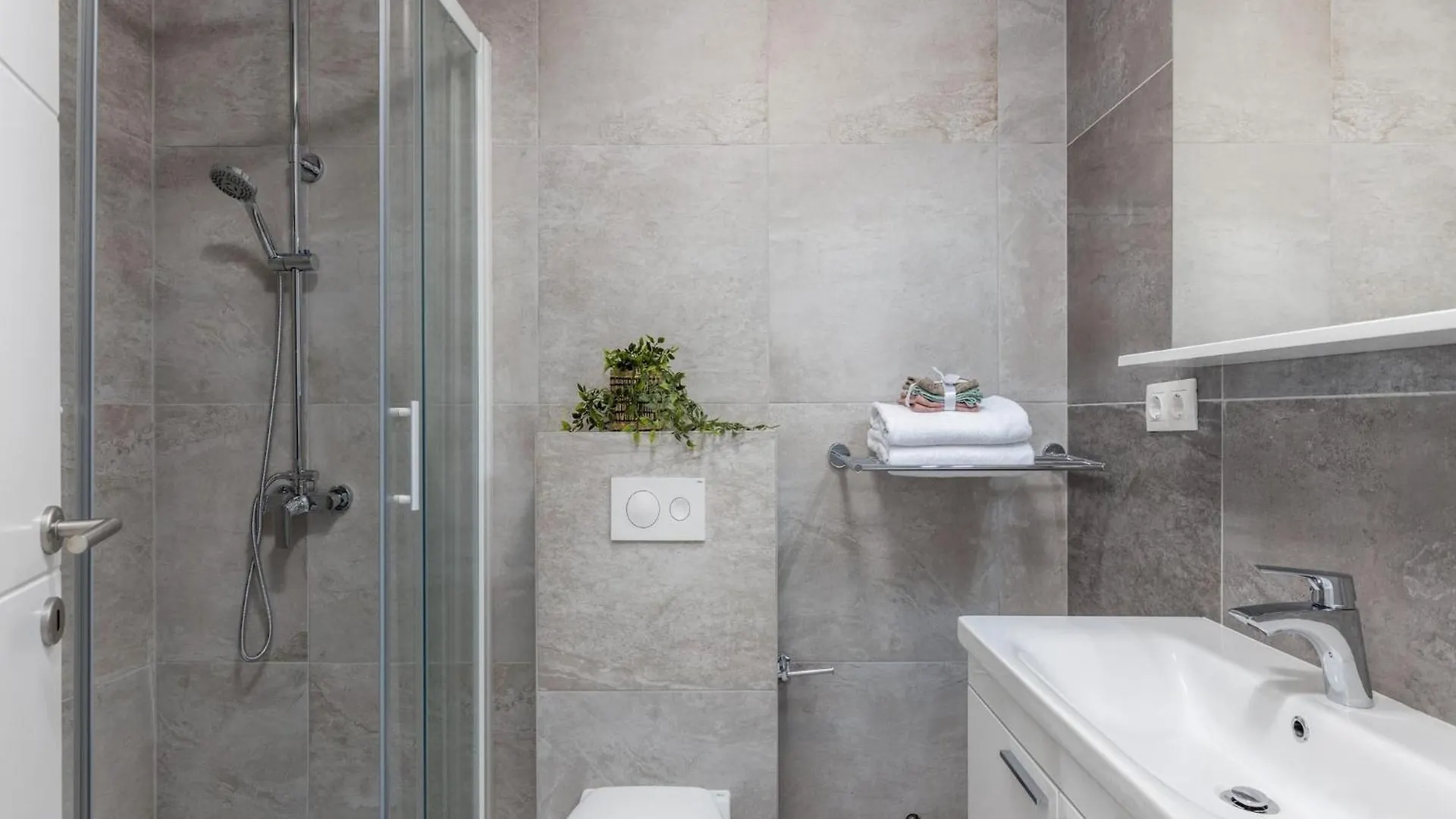 Apartment Modern Home With Balcony And Swimming Pool Crikvenica