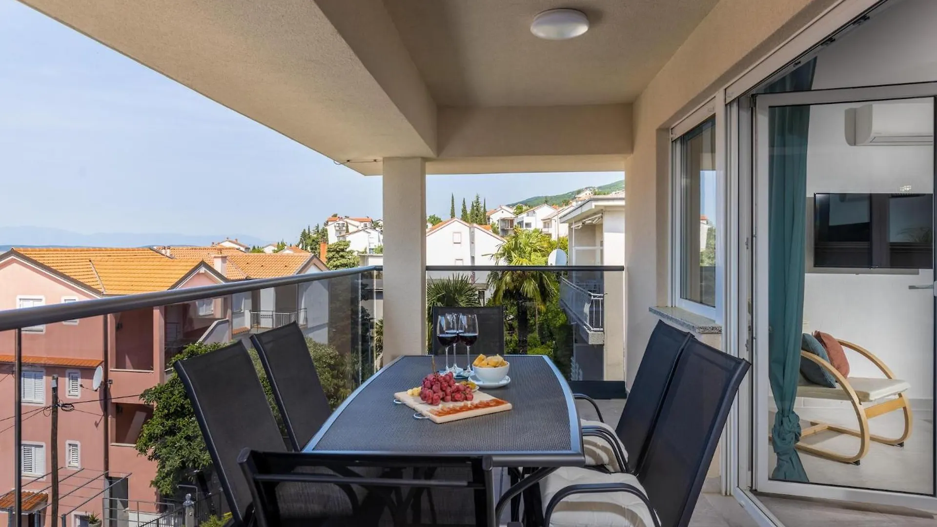 Modern Home With Balcony And Swimming Pool Crikvenica